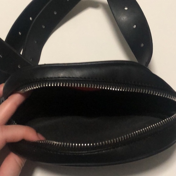 SOLD NWOT Black Fannypack - Picture 2 of 2